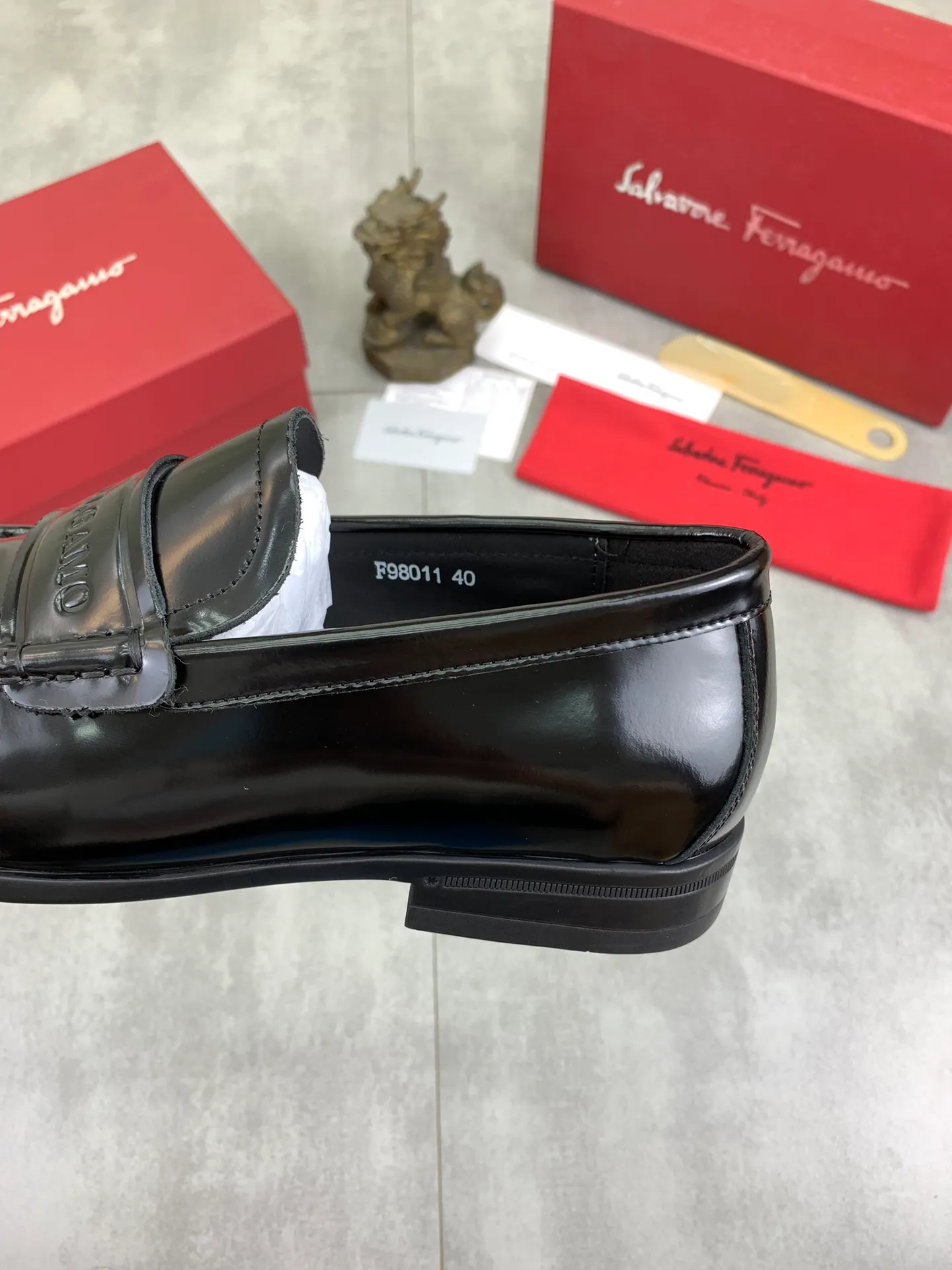 Men's Men's Shoes 💰P460💰[New Style] Water-dyed Niuli 🆘[Salvatore Ferragamo] Ferragamo's latest casual business leather shoes for men! Available at counters simultaneously! The fabric is made of specially imported original calfskin, and the interior is made of imported water-dyed cowhide. It is absolutely luxurious and leads the fashion trend. Matching code: 38-45; 3⃣️ colors available